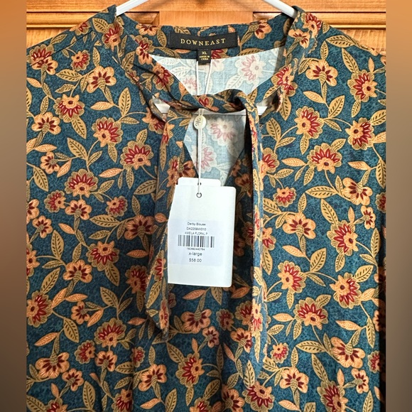 Downeast Derby Blouse in Amelia Floral P - Picture 3 of 8